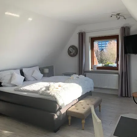 Haus Kaiser 6 Deichglueck * 부숨